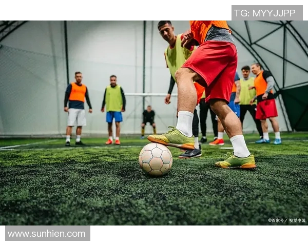 足球场上的风云人物 这些足球明星的精彩瞬间在朋友圈里展示